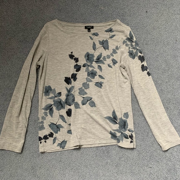 Floral t-shirt - $ negotiable - Picture 3 of 3